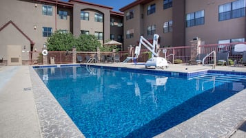 Outdoor pool, sun loungers