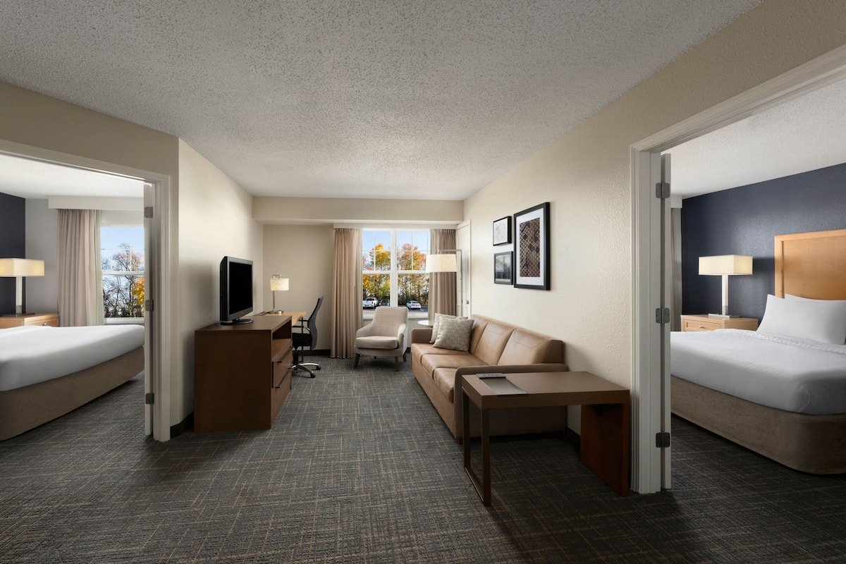 Suite, 2 Bedrooms | Living area | 27-inch Smart TV with satellite channels, TV, Netflix