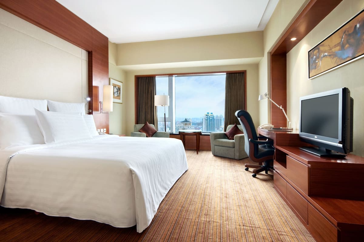 1 bedroom, premium bedding, free minibar items, in-room safe