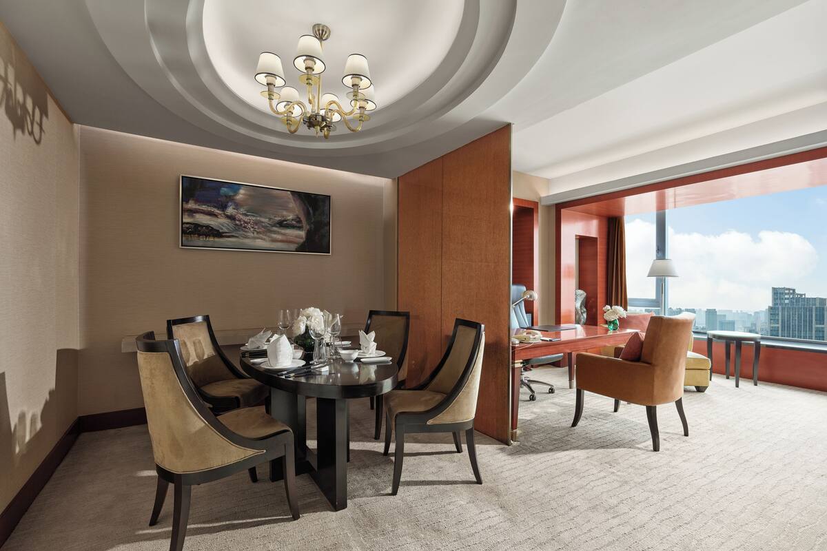 Suite Premium, Satu Katil Raja | 1 bilik tidur, peralatan tempat tidur premium, item bar mini percuma 