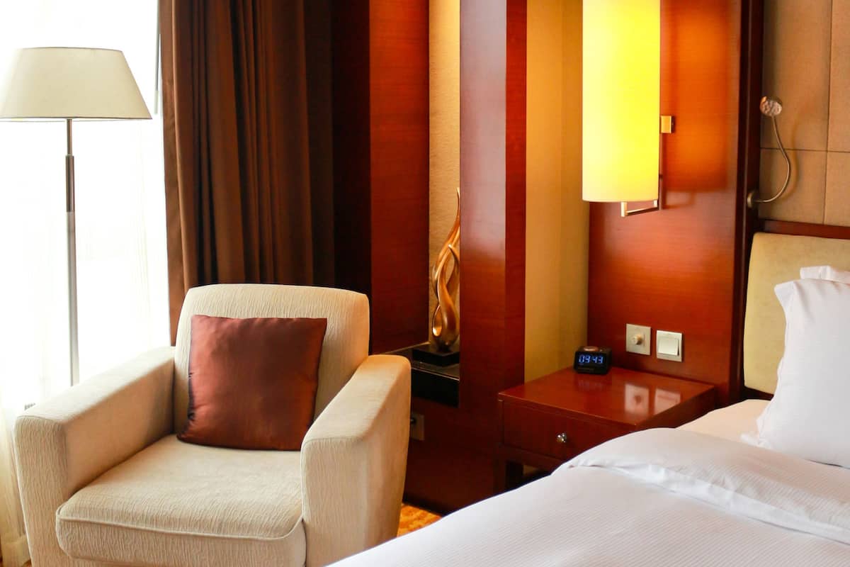 1 bedroom, premium bedding, free minibar items, in-room safe