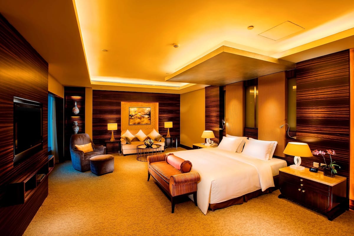 1 bedroom, premium bedding, free minibar items, in-room safe