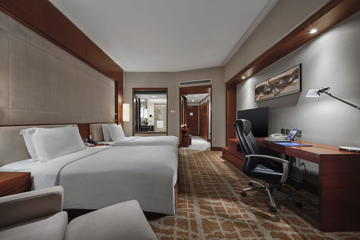 1 bedroom, premium bedding, free minibar items, in-room safe