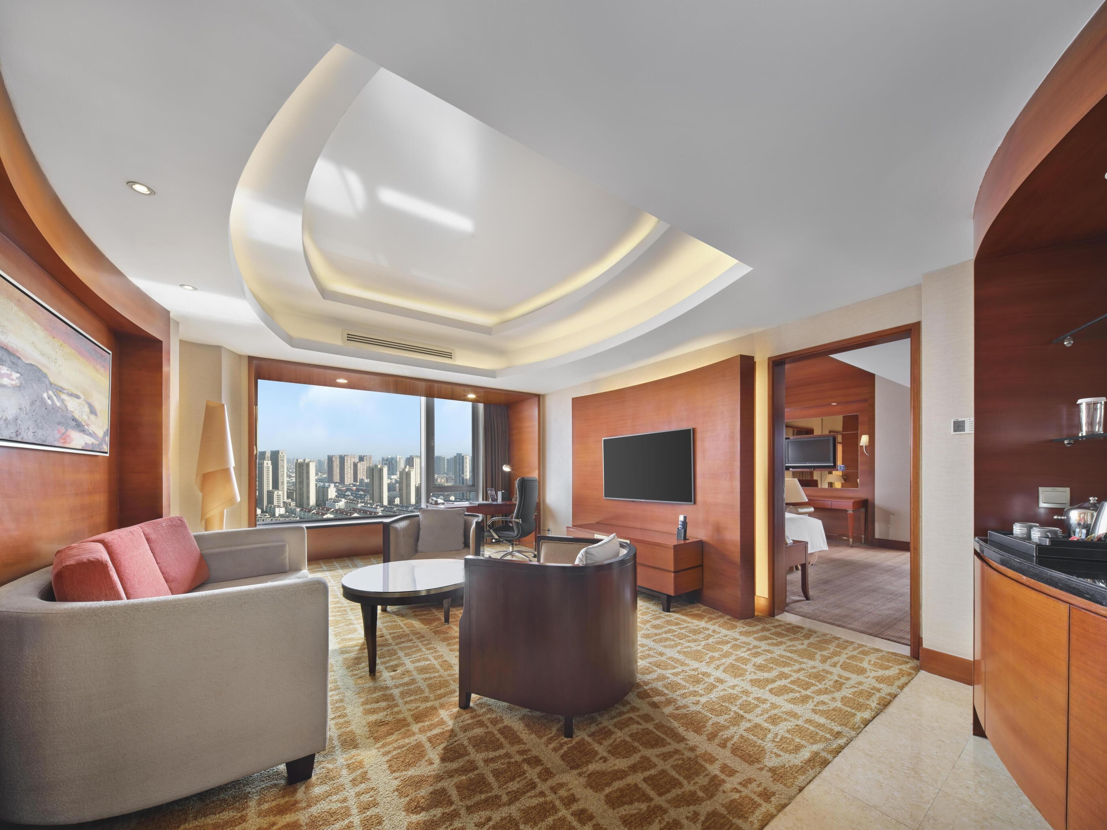 Executive Suite, 1 King Bed, Club Lounge Access | 1 bedroom, premium bedding, free minibar items, in-room safe