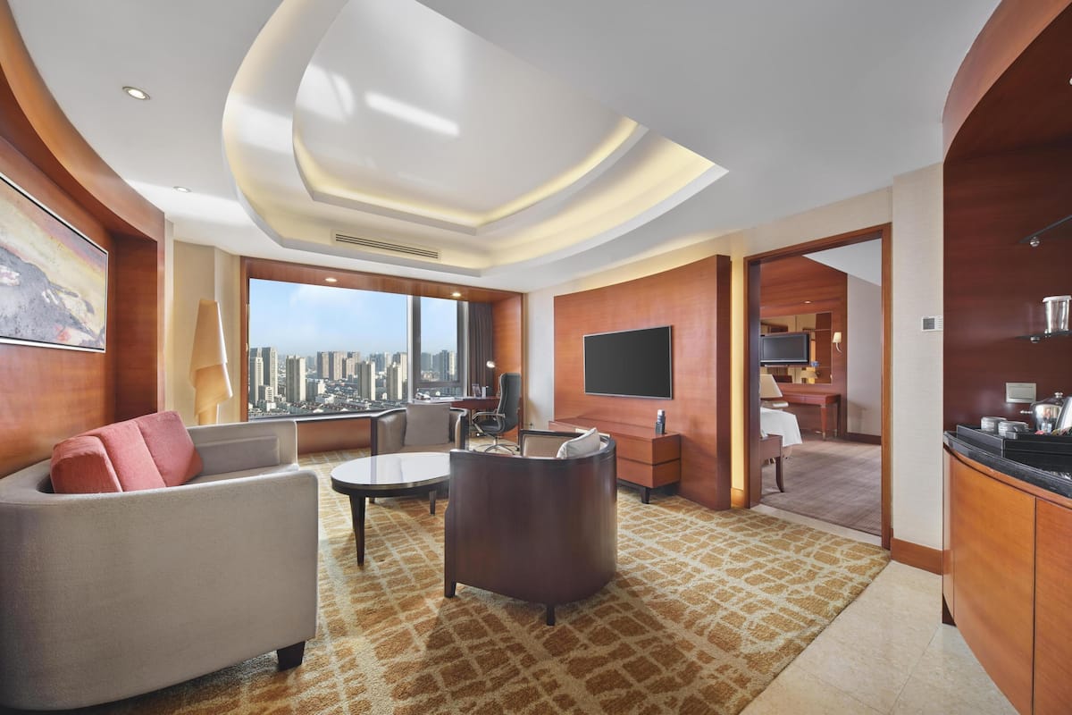 Executive Suite, 1 King Bed, Club lounge access