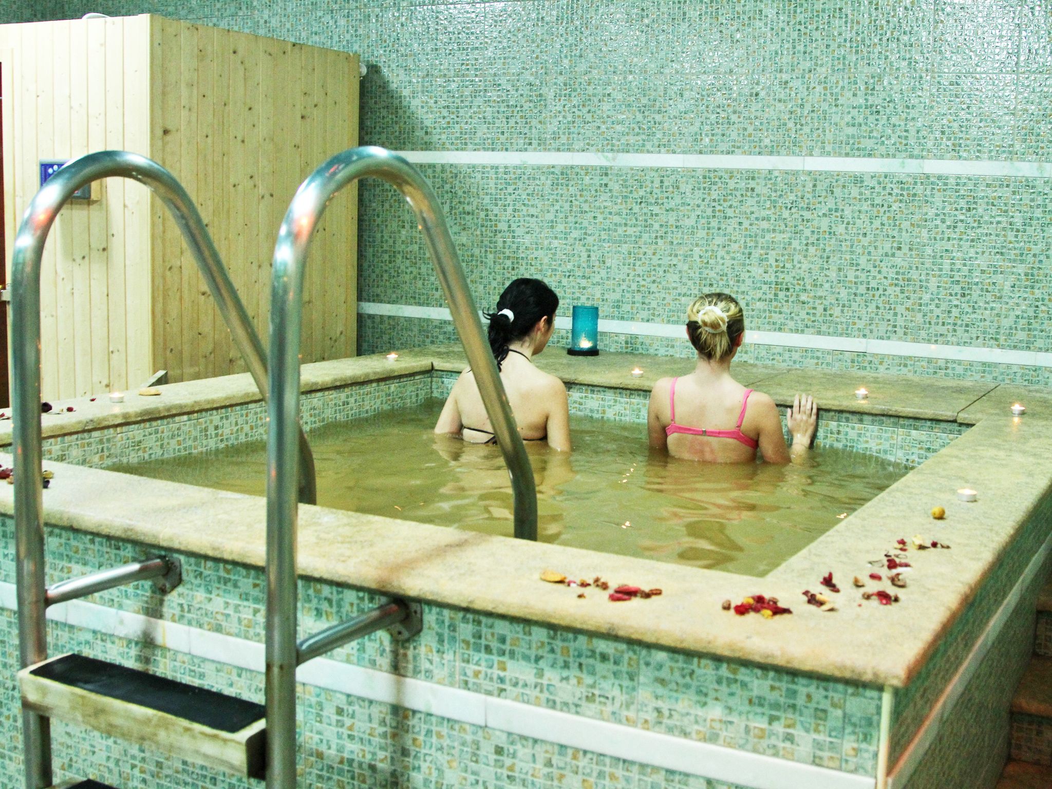 indoor spa tub