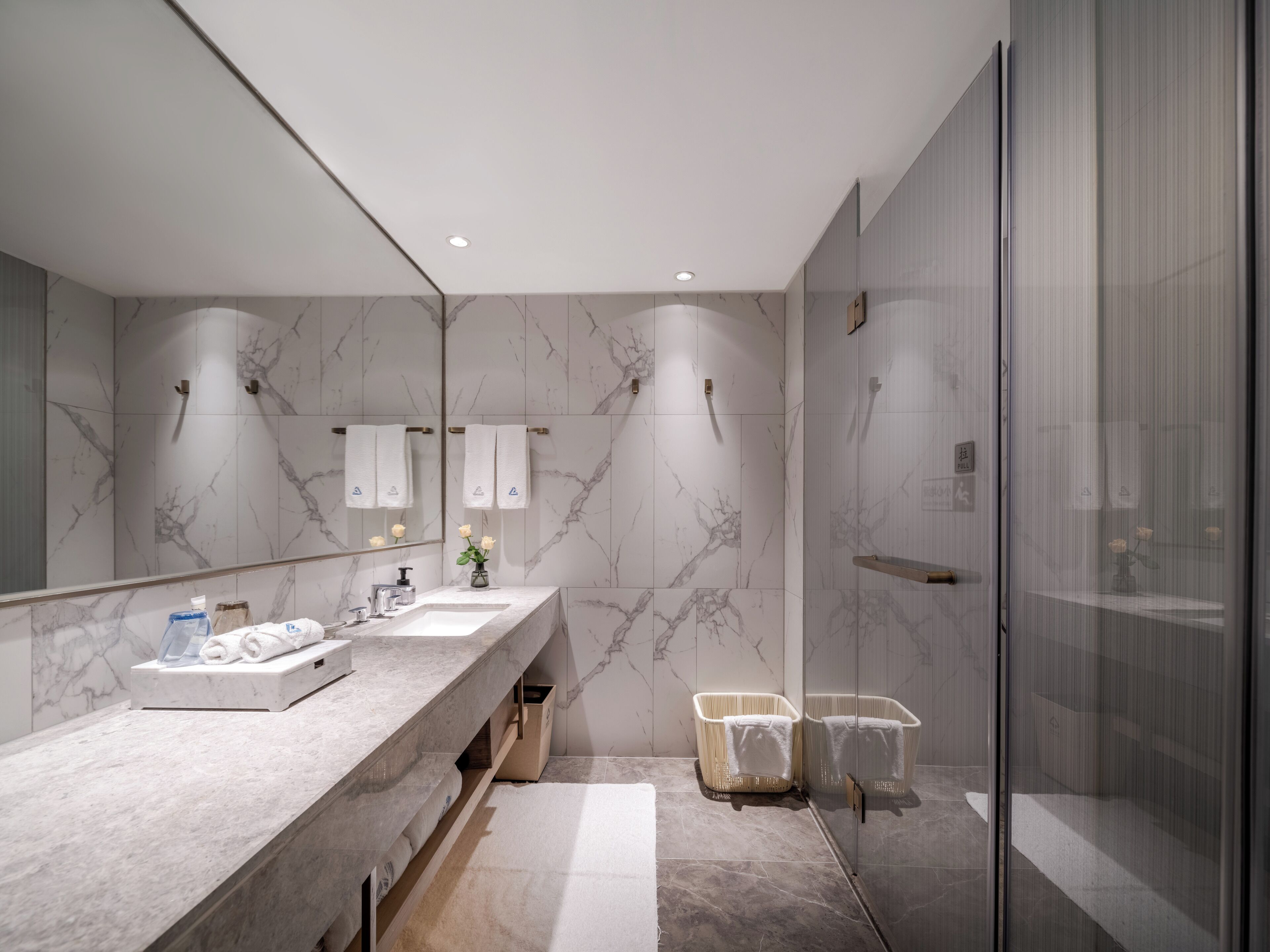 executive deluxe room | bathroom | hair dryer, bathrobes, slippers, towels