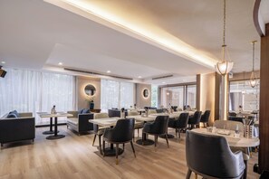 Daily buffet breakfast (CNY 78.00 per person) - Grand Skylight Hotel Shenzhen (Shenzhen)