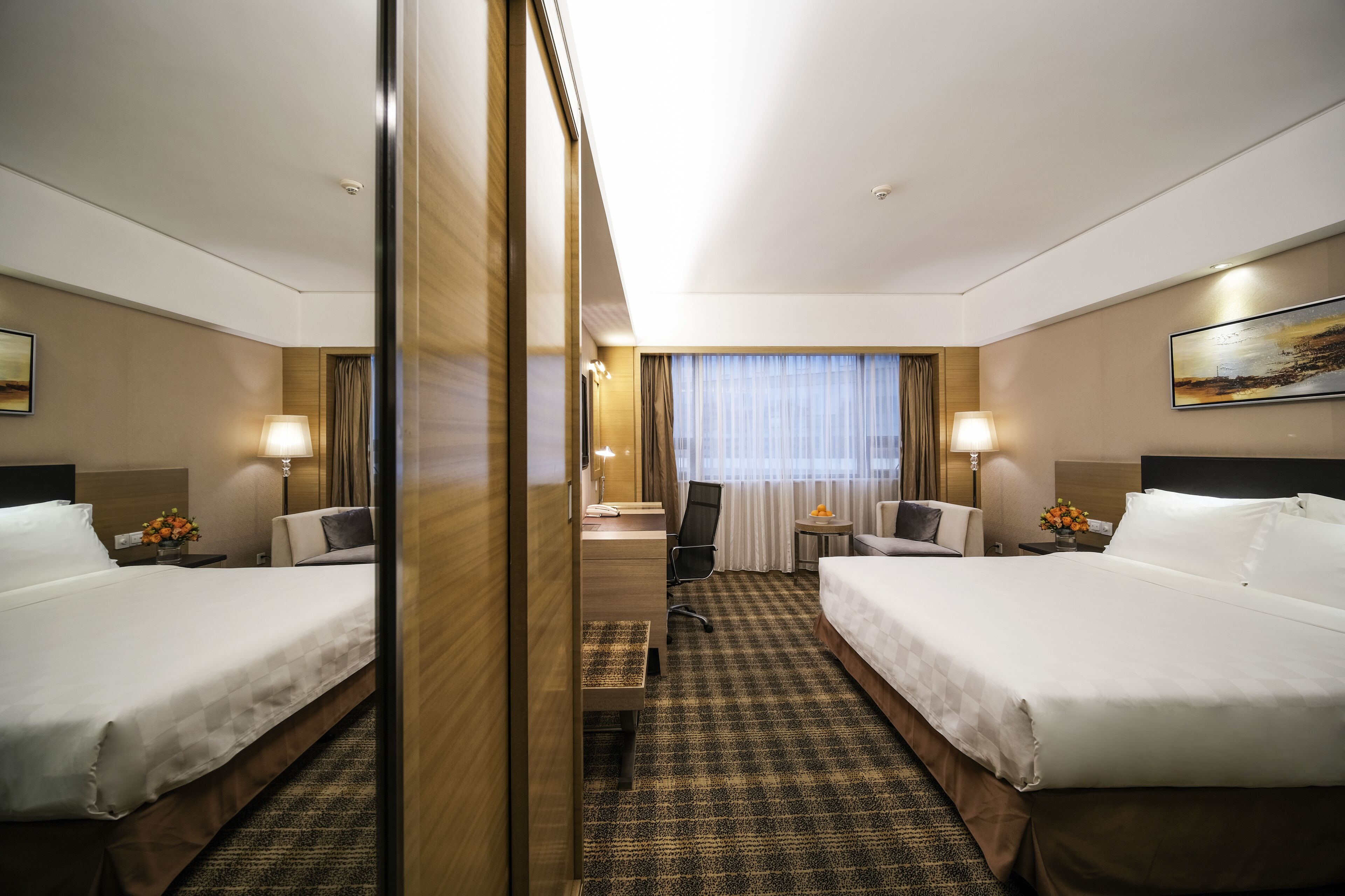 deluxe king room | 1 bedroom, down duvets, minibar, in-room safe