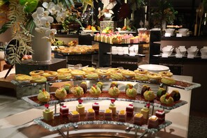 每日供应自助式早餐(每人 CNY 78.00)