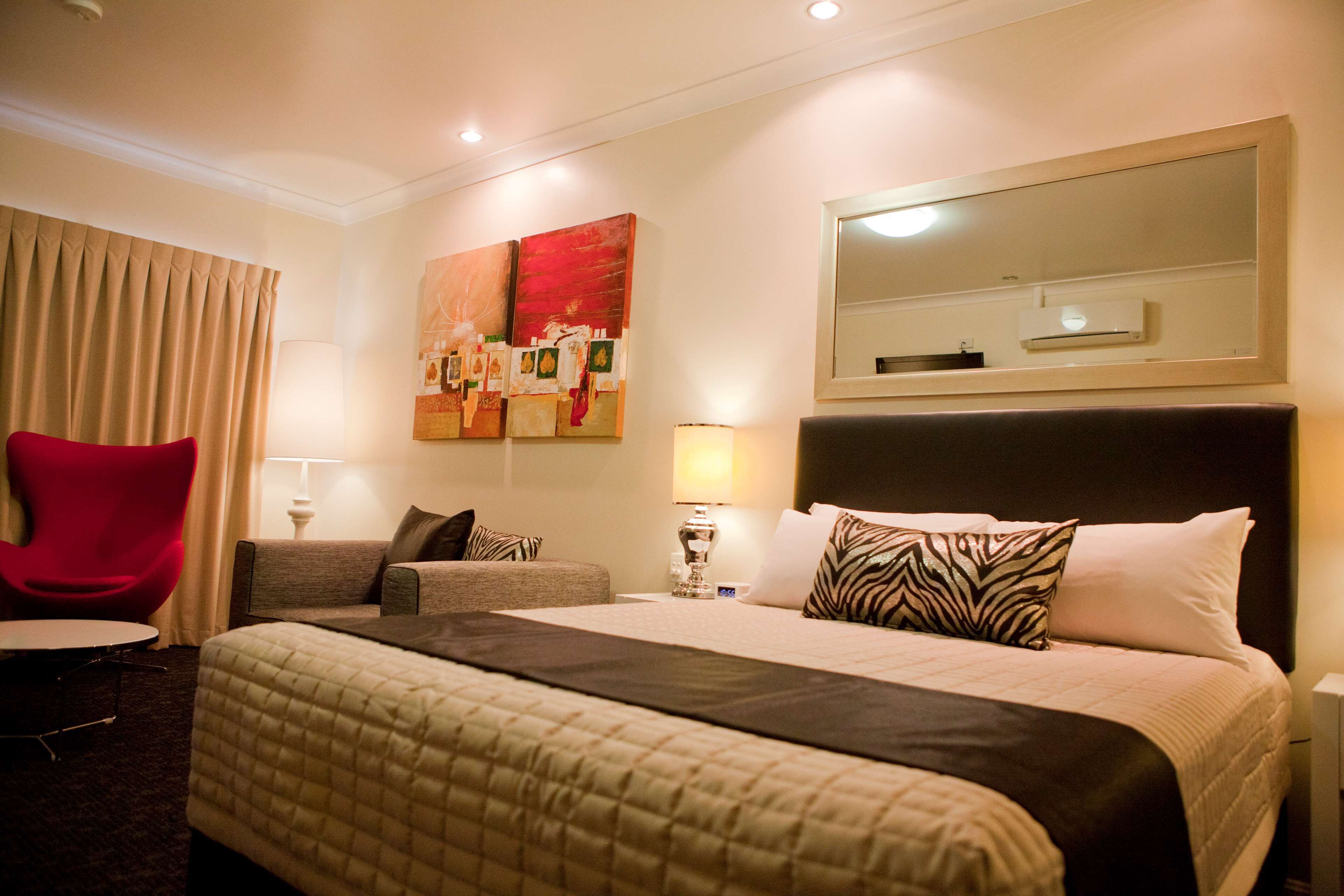 Premium bedding, pillowtop beds, minibar, desk