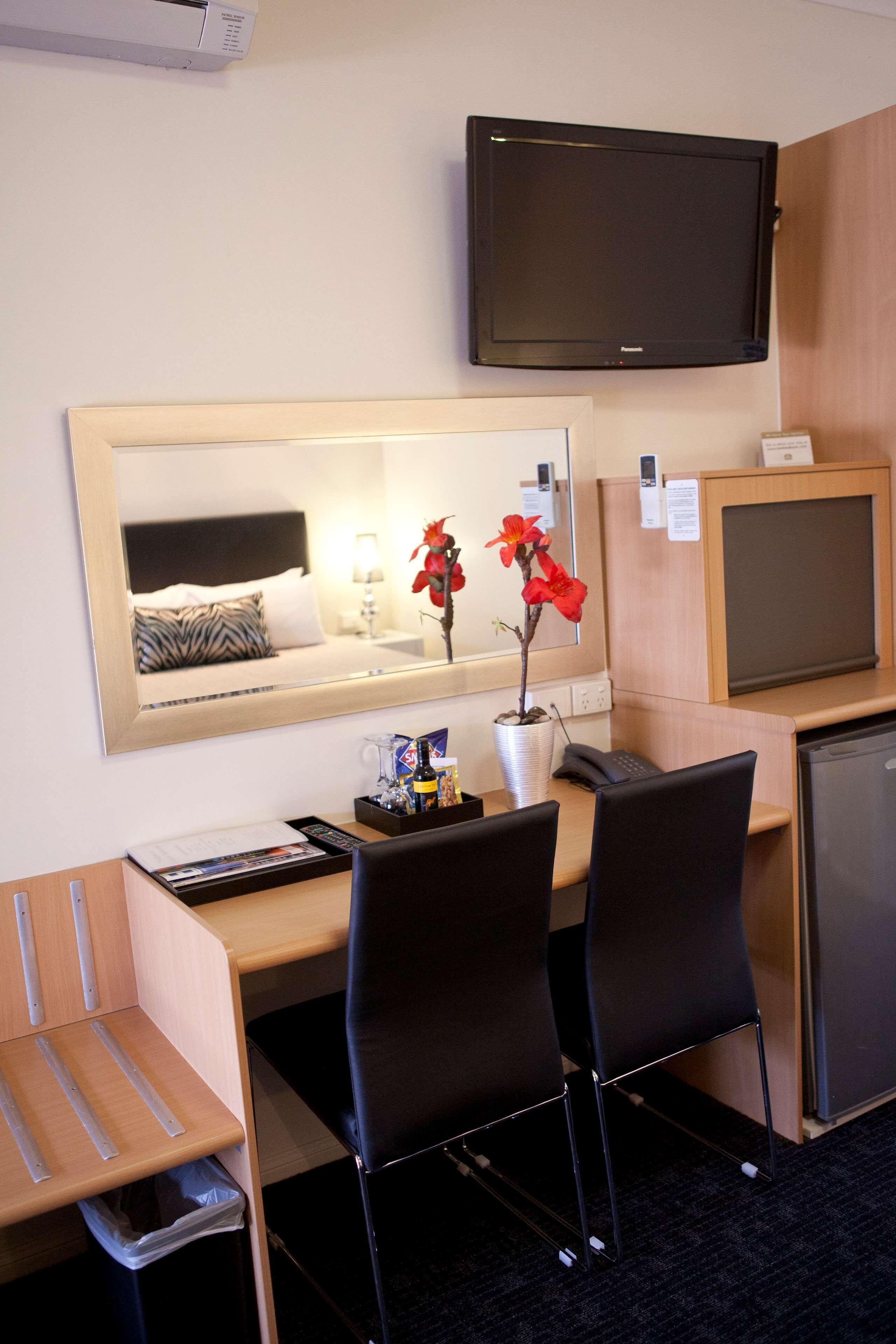 premium bedding, pillow-top beds, minibar, desk