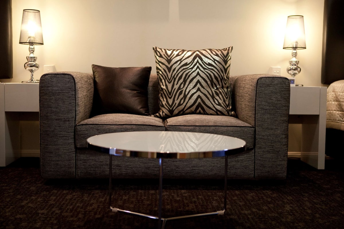 premium bedding, pillow-top beds, minibar, desk