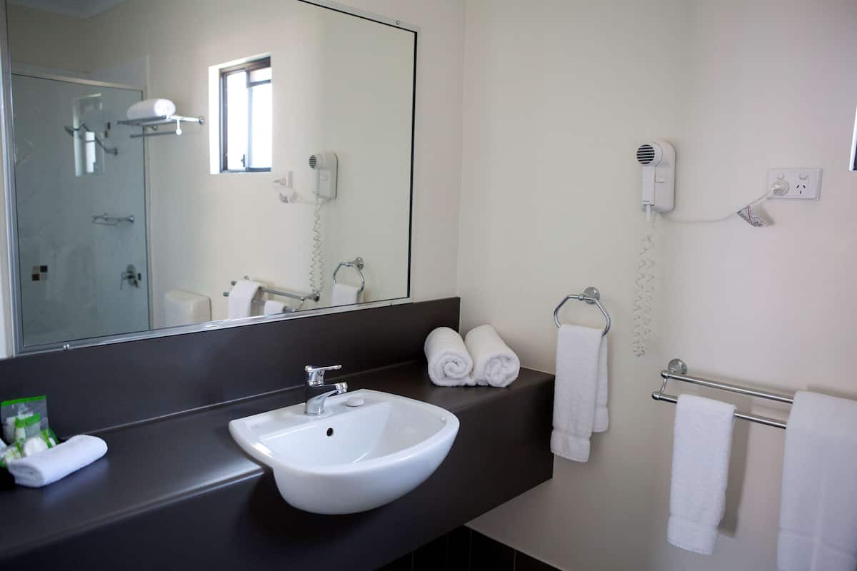 premium bedding, pillow-top beds, minibar, desk