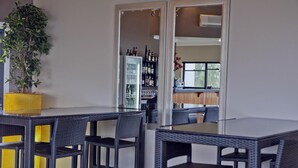 供應早餐和晚餐