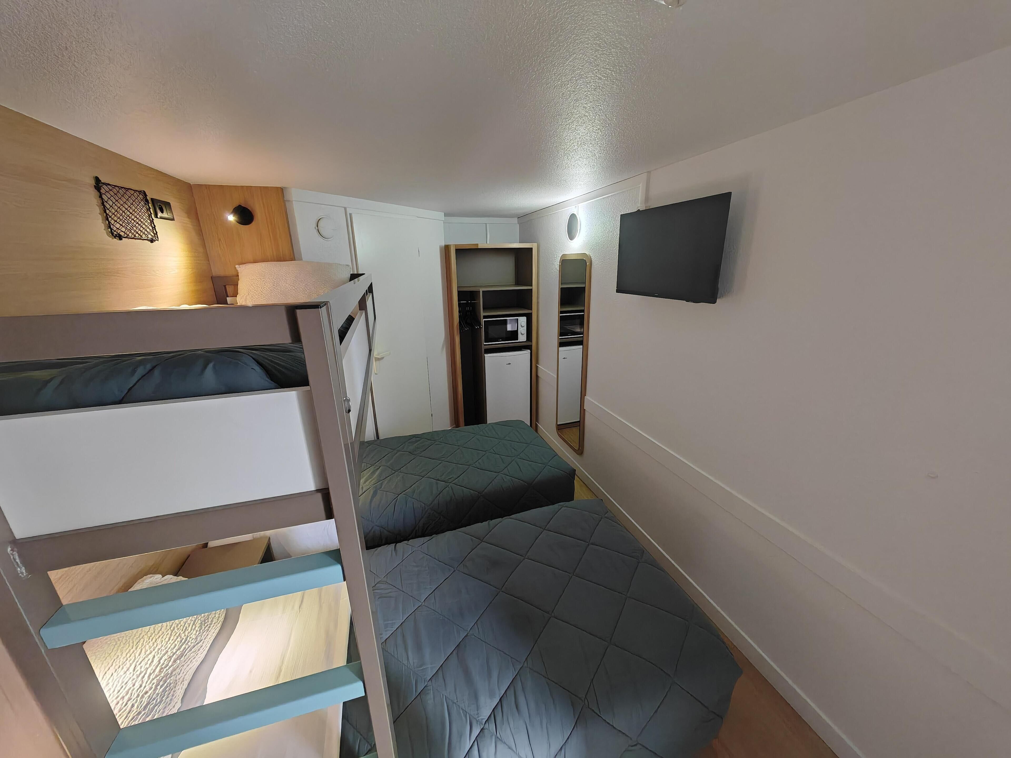 Bureau, rideaux occultants, Wi-Fi gratuit, draps fournis