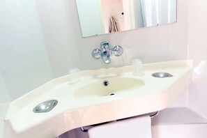 Regadera, amenidades de baño ecológicas, toallas