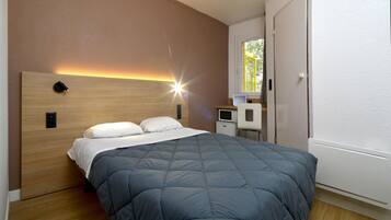 Standard Room, 1 Double Bed | Desk, blackout drapes, free WiFi