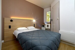 Standard Room, 1 Double Bed | Desk, blackout drapes, free WiFi - Premiere Classe Dunkerque Est - Armbouts Cappel (Armbouts-Cappel)