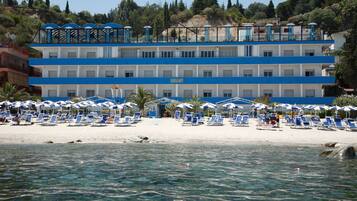 Pantai pribadi, pasir putih, dan bar pantai