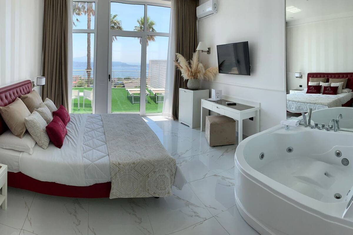 junior suite vasca idro vista mare | hypo-allergenic bedding, minibar, in-room safe, desk
