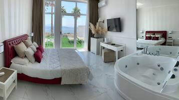 JUNIOR SUITE VASCA IDRO VISTA MARE | Allergikerbettwaren, Minibar, Zimmersafe, Schreibtisch