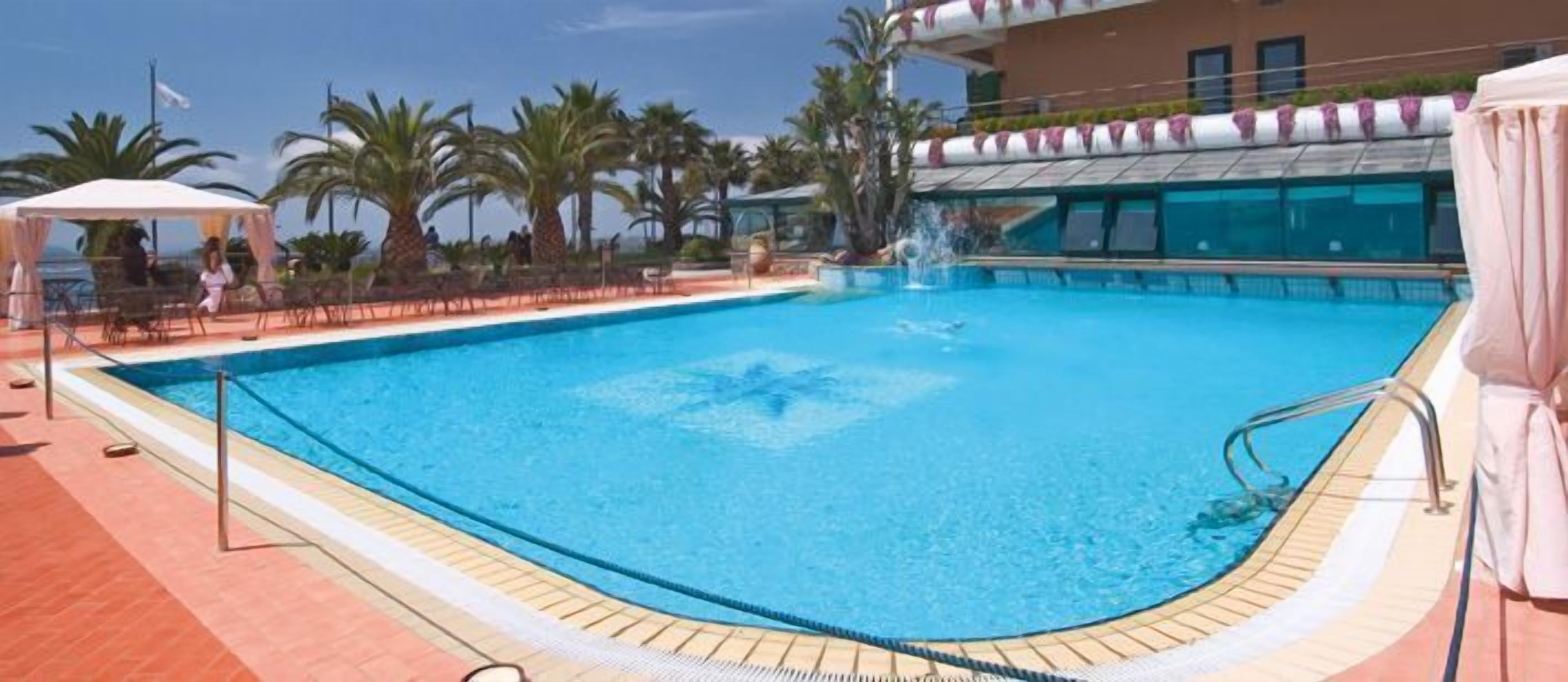 seasonal outdoor pool, open 9:00 am to 9:00 pm, pool loungers