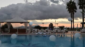 Seasonal outdoor pool, open 9:00 AM to 9:00 PM, sun loungers