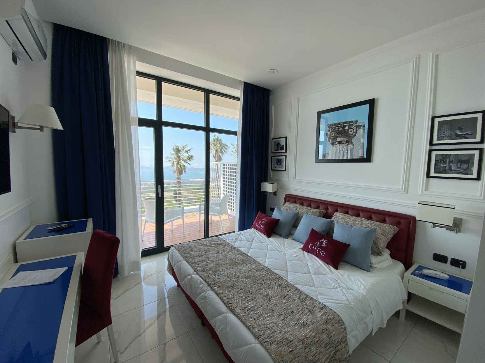 Ropa de cama hipoalergénica, minibar, caja fuerte y escritorio