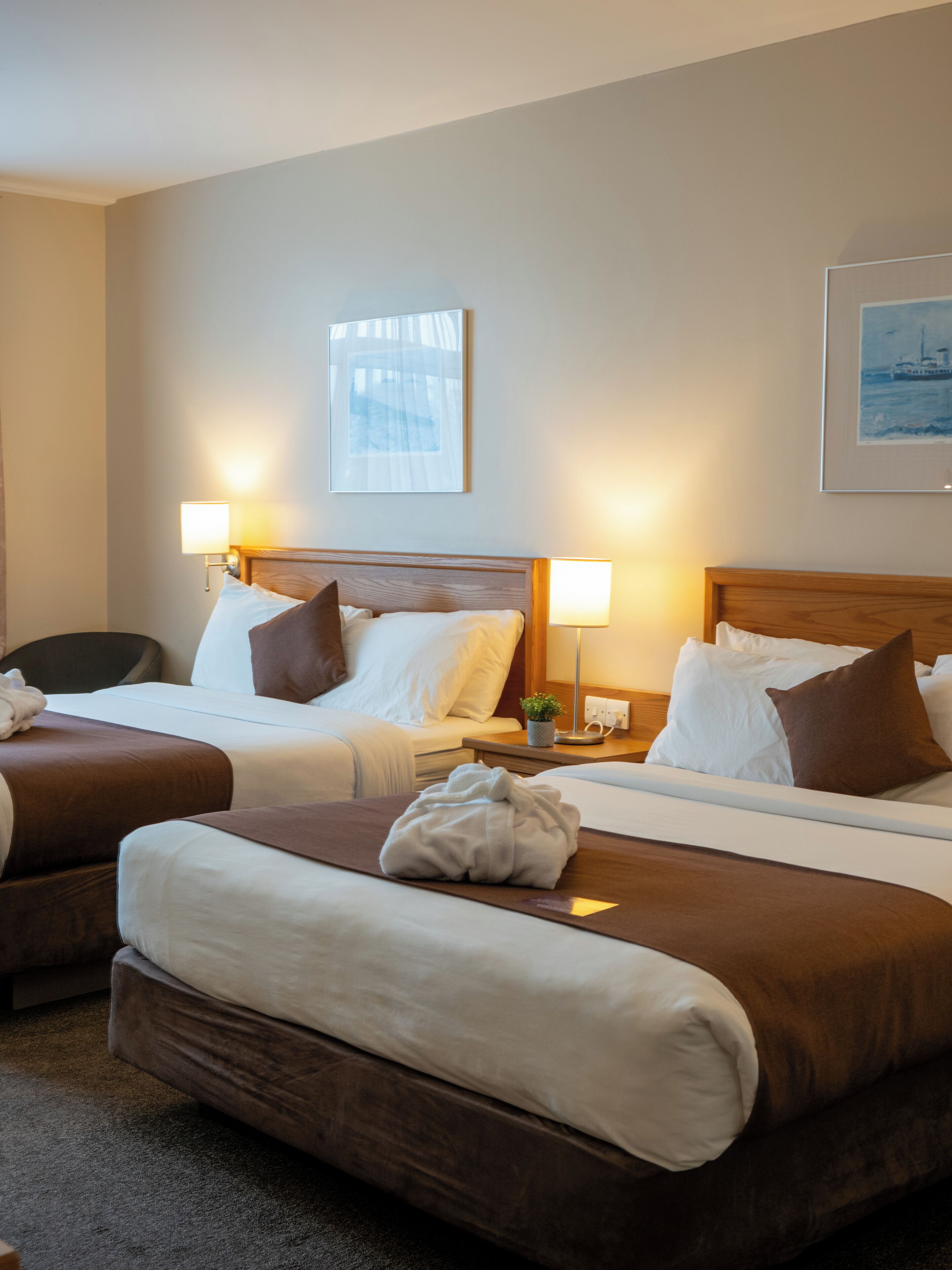 Caja de seguridad en la habitación y escritorio 