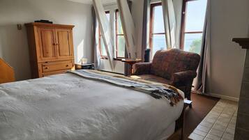 Kamar Comfort, pemandangan sungai | Seprai premium, selimut bulu angsa, tirai kedap cahaya, dan kedap suara