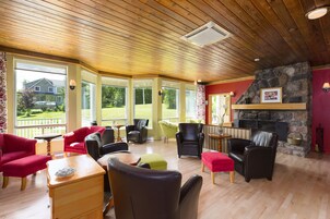 Sala de estar en el lobby