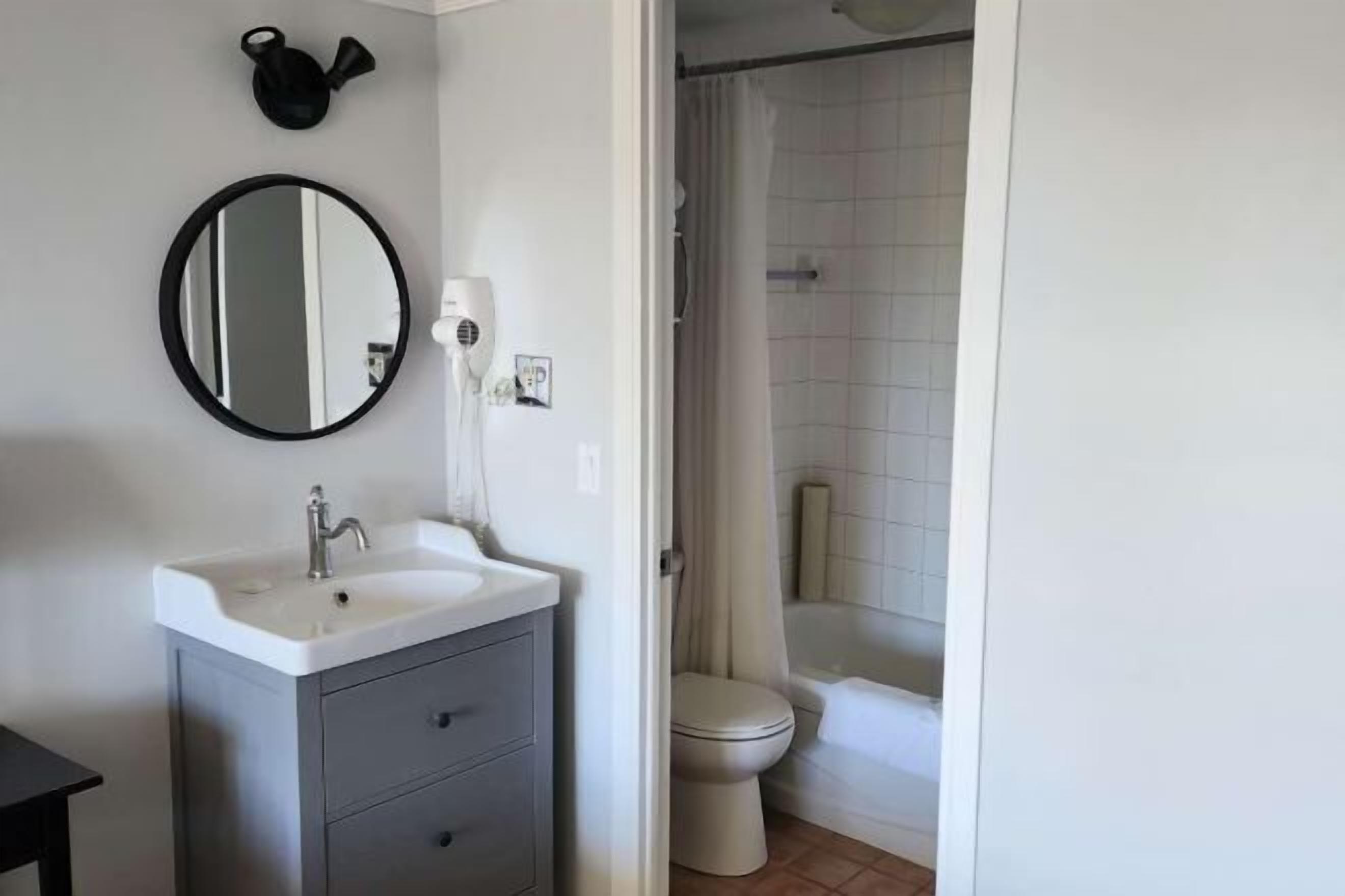 Bathroom | Free toiletries, hair dryer, towels, soap