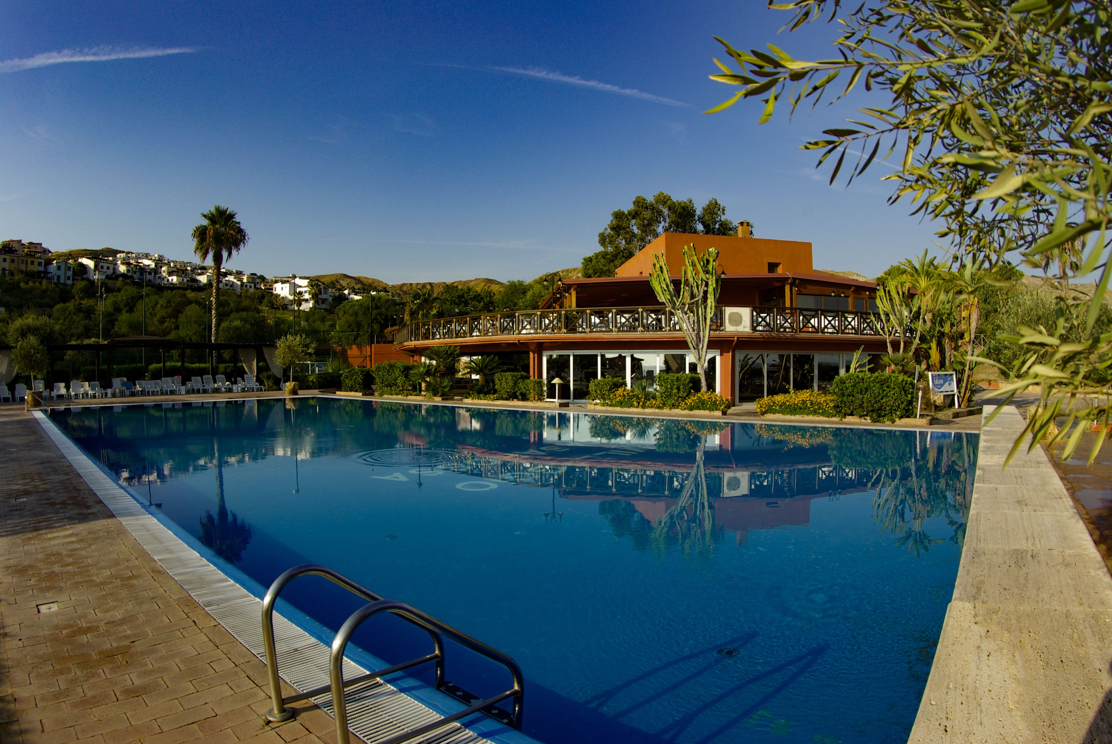 حمّام سباحة خارجي موسمي