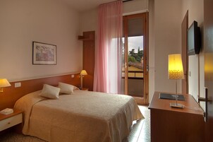 Down comforters, desk, cribs/infant beds, free WiFi