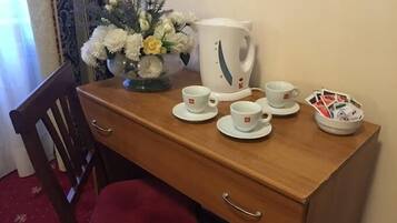 Single Room | Room service - dining