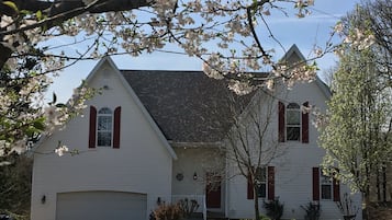 House, 5 Bedrooms, Kitchen | Desk, soundproofing, iron/ironing board, free WiFi