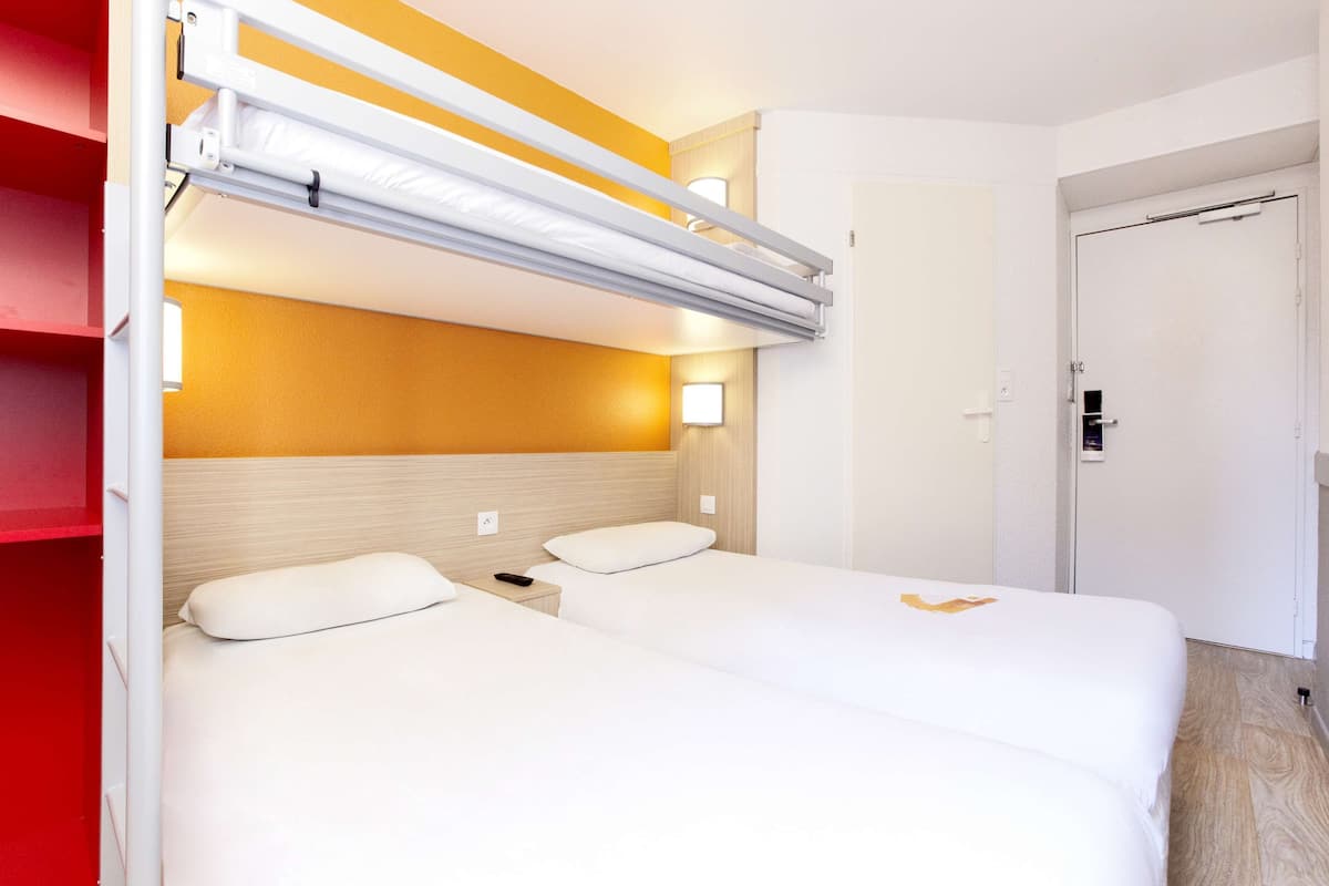 Desk, free WiFi, bed sheets
