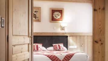 Habitación tradicional, 1 cama Queen size (3 personnes) | Minibar, caja de seguridad en la habitación y decoración personalizada