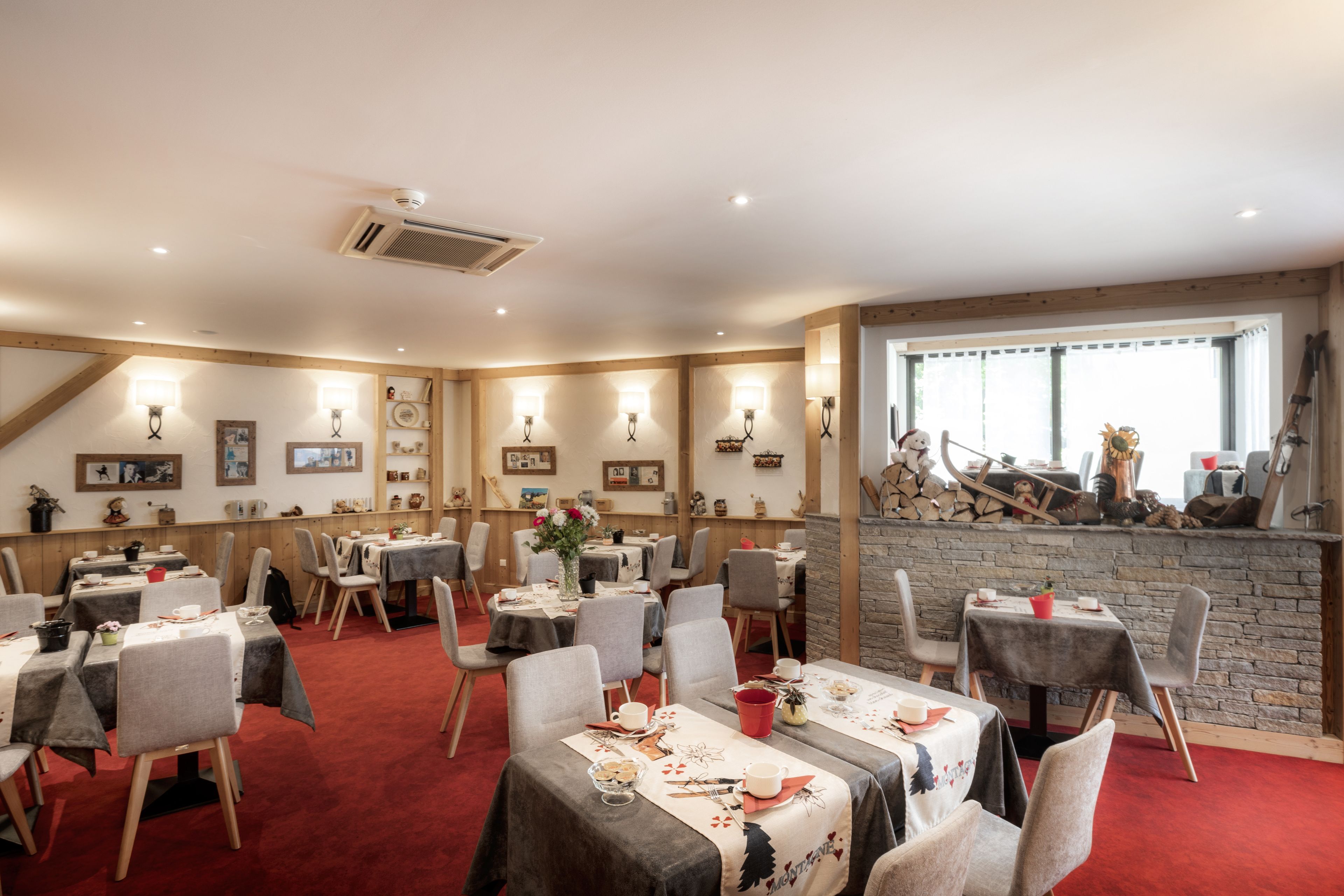 Daily buffet breakfast (EUR 15 per person)