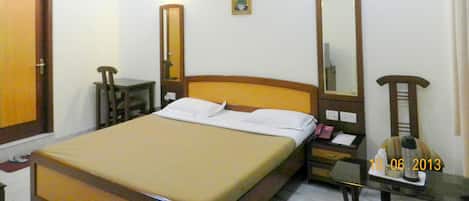 Premium Room | 1 bedroom, in-room safe, individually decorated, individually furnished