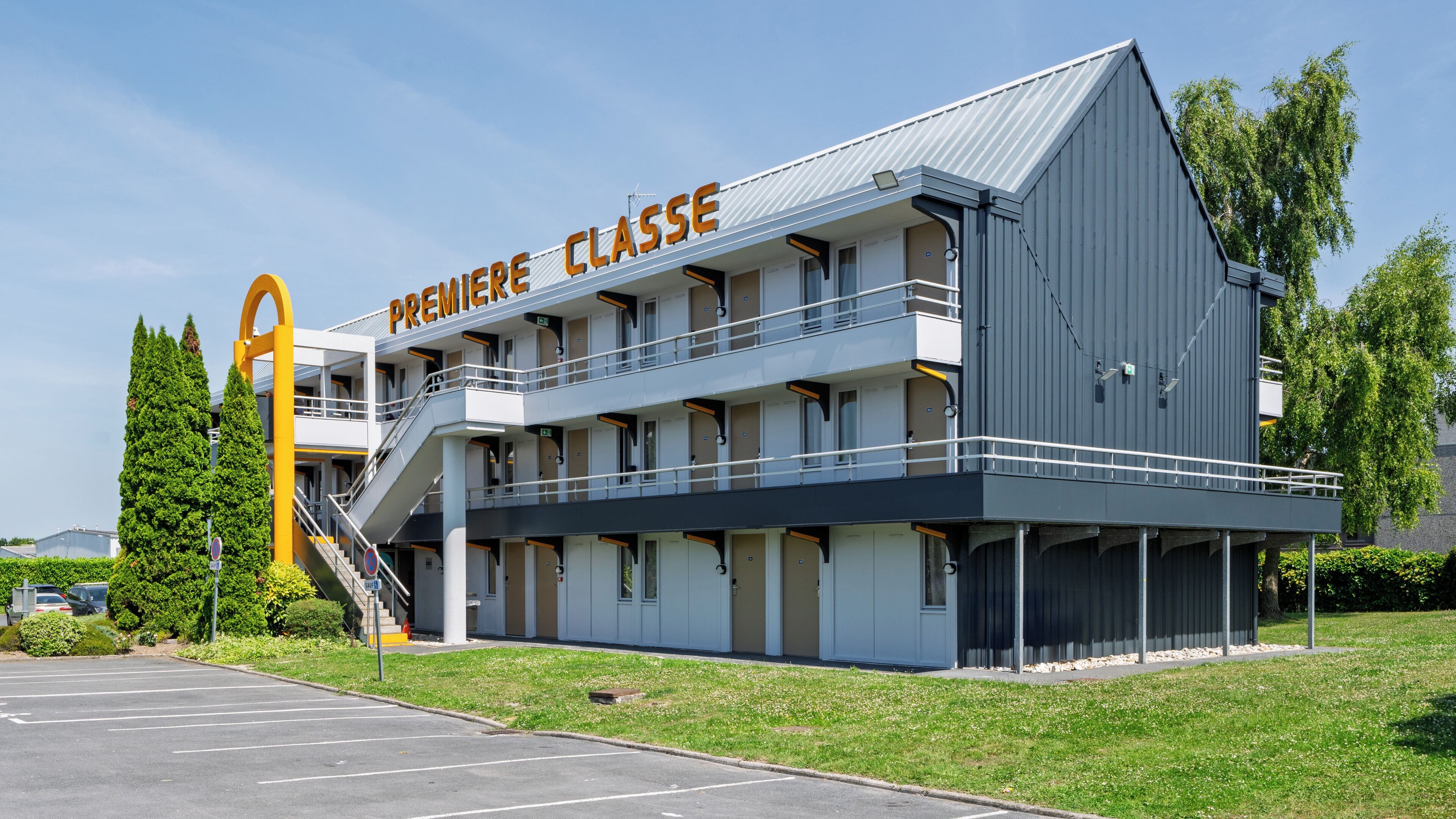 Mặt tiền nơi lưu trú