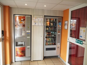 Terrace/patio - Premiere Classe Saumur (Saumur)