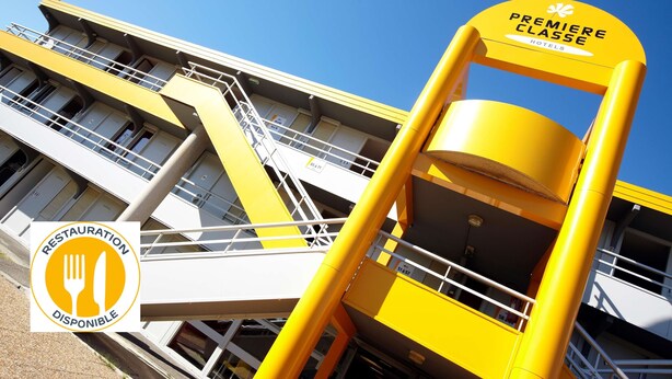 A hotel building with a yellow and white color scheme, a sign indicating 'Premiere Classe Hotels', and a logo stating 'Restoration Disponible'. - Premiere Classe Saumur (Saumur)