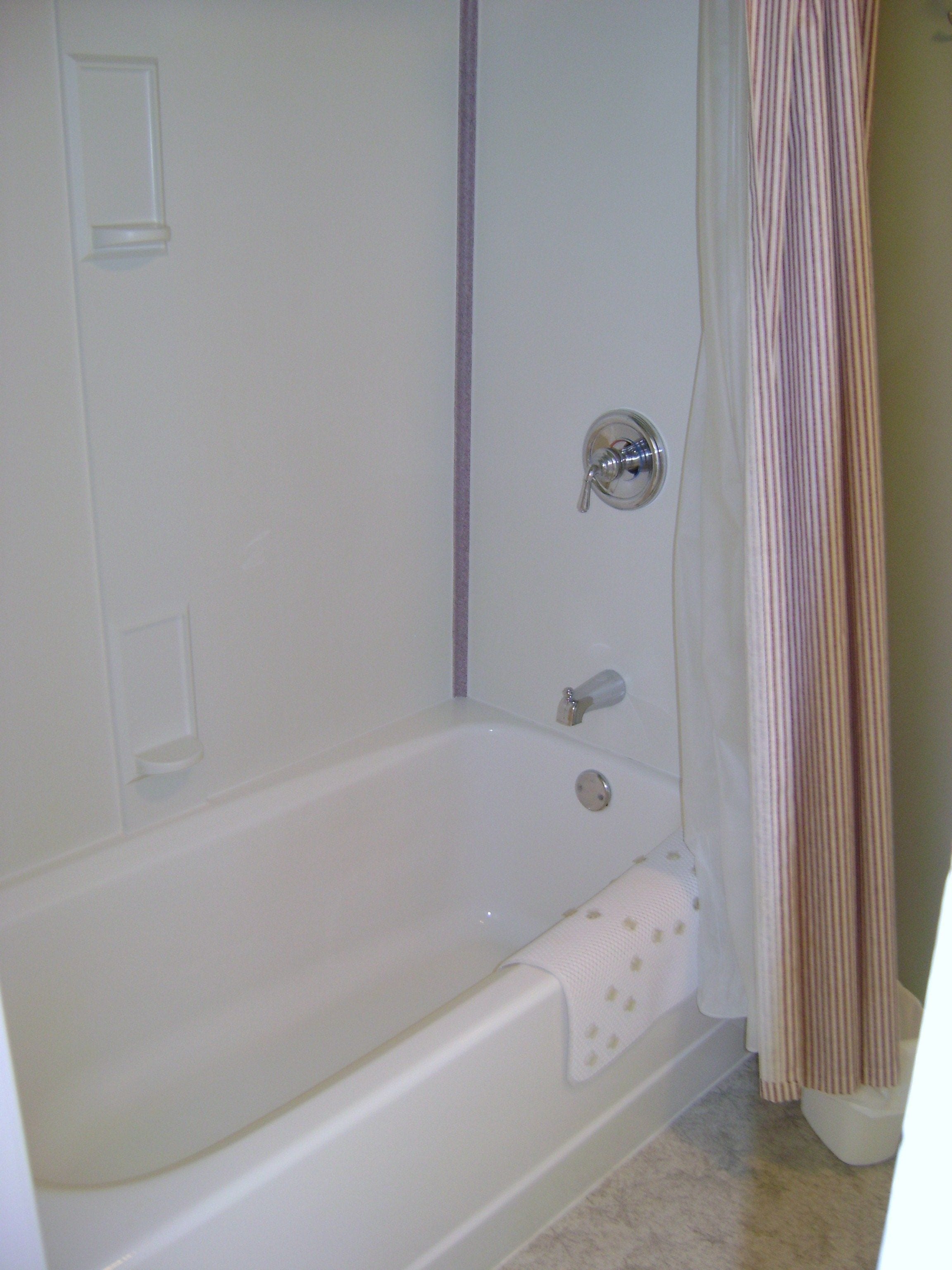Room (Elk creek room) | Deep-soaking bathtub