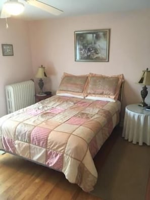 Egyptian cotton sheets, premium bedding, individually decorated - Four Creeks Bed & Breakfast (Girard)