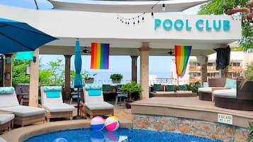 3 outdoor pools, free pool cabanas, pool loungers