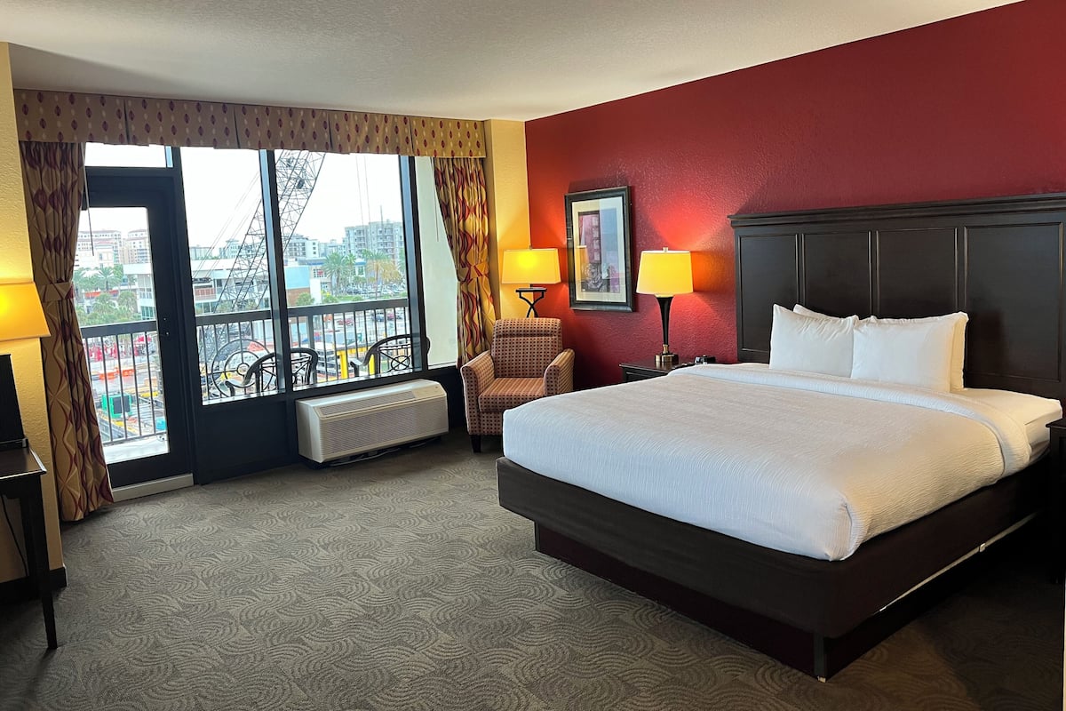 Premier Room, 1 King Bed, Balcony, Marina View | Premium bedding, in-room safe, desk, blackout drapes