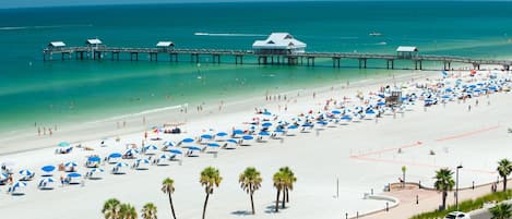 Una spiaggia nelle vicinanze