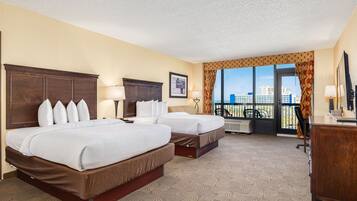 Room, 2 Katil Ratu (Queen), Balcony (No View) | Peralatan tempat tidur premium, peti besi dalam bilik, meja